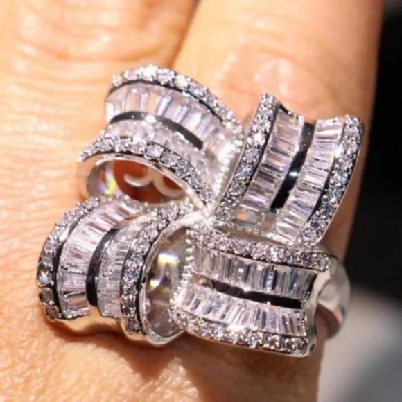 \\NEW\\925 STERLING SILVER DIAMOND RING - Picture 1 of 5